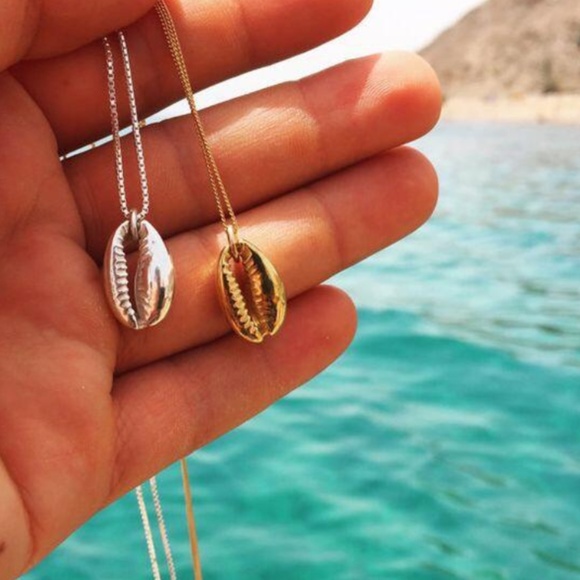 Indian Way Co Jewelry - Boho Gold Cowry Shell Delicate Pendant Necklace